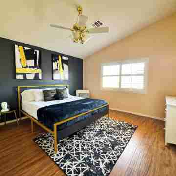 Spacious 4BR Family Retreat: King bed, WI-FI & Parking Rooms