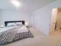 New 3-Br Home | King | 75" TV | Close to Falls | Parking Hotels in Thorold