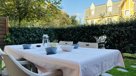 Appartement R de C, Terrasse, Parking, Proche de la mer Dans Résidence Sécurisée