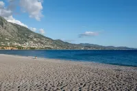 Spacious Beachfront Property (maisonette)