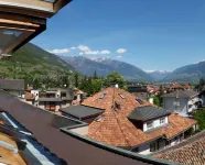 Above the rooftops of Lana - Blue apartment with terrace and sauna - viaDolceVita Hotels in Lana