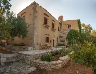 Private villa with private pool and amazing view in an unspoilt environment Hotels in Geropotamos