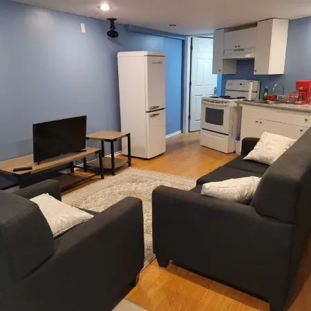 Cosy Basement Apartment on the East side.