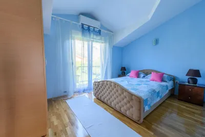 Villa Basic Blagaj with Amazing View on the River, super close to Mostar Hôtels à : 
