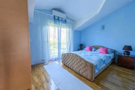 Villa Basic Blagaj with Amazing View on the River, super close to Mostar Отели в г. Благай