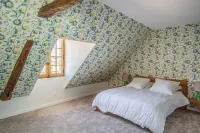 Sublime renovated farmhouse with swimming pool - great comfort