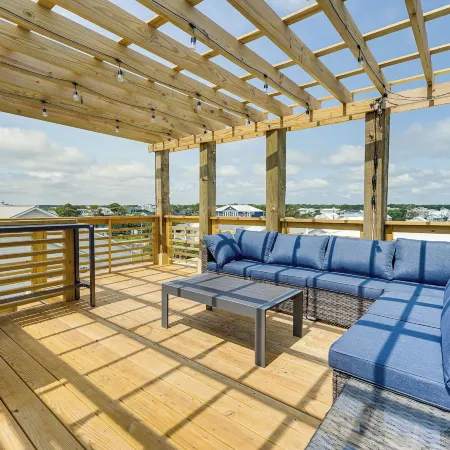Carolina Beach Vacation Rental w/ Rooftop Terrace