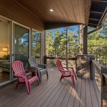 Scenic Golf Retreat With Modern Comforts & Fireplace 4 Bedroom Townhouse
