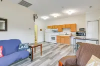 Apt w/ Lake Views - Day Trip to Virginia Tech! Hotels in Massie