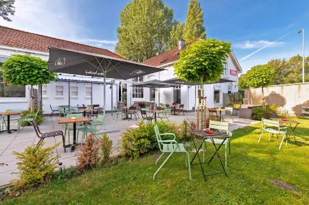 Stayokay Hostel Haarlem Отели в г. Velsen-Zuid