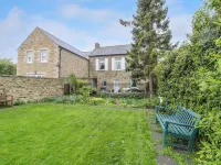 White Swan Cottage Hotels in 