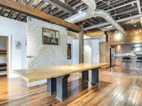< 1 Mi to Wittenberg: Eclectic Loft w/ Parking! Hotels in Springfield