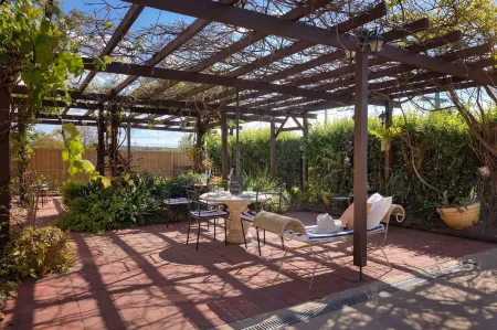 The Table Guest House Отели в г. Лочайнвар