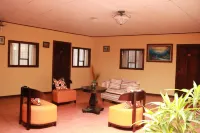 Hotel Las Brumas فنادق في Agua Caliente