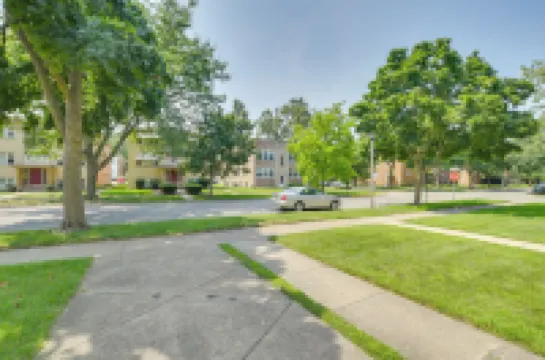 Convenient Skokie Condo - Walk to Train! Hotels in Skokie