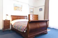 Square Tree House - B&Bs (Bed and breakfast)