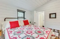 1 Mi to Marina: Cabin w/ Views Near Atwood Lake! - WiFi