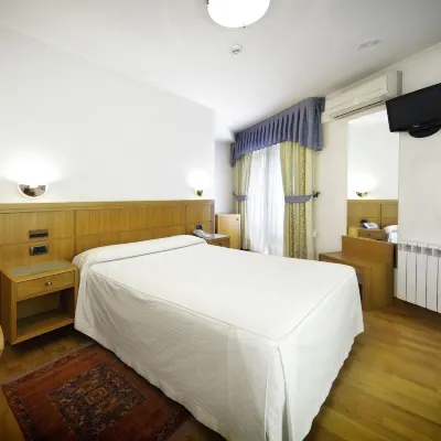 Hotel Florida Hotels near La Coruña Golf Course