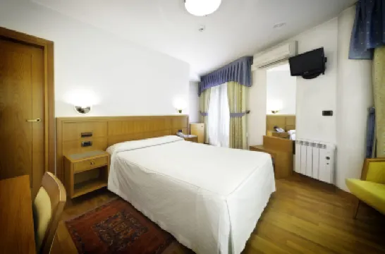 Hotel Florida Hotels near La Coruña Golf Course