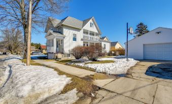 Lake Michigan Vacation Rental 1 Block to Marina!
