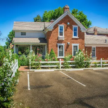 Heritage Inn