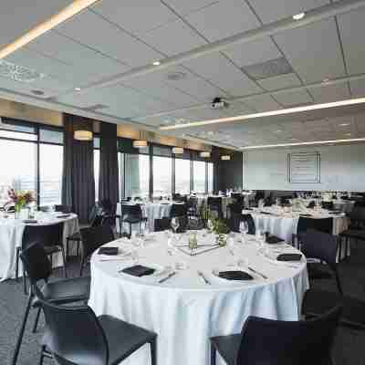Hôtel Escad Quartier DIX30 Dining/Meeting Rooms