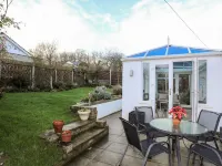 Neaudd Wen Hotels in Llanfair-Mathafarn-Eithaf