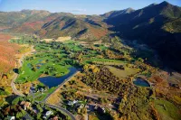 Family Getaway-Pool, Tubing, Skiing, & Ice Castles Villa 1002 Villa