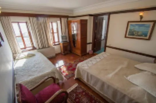 Altın Çeşmeli Konak