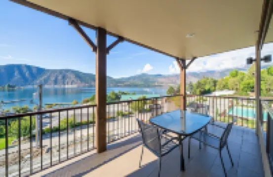 Marina's Edge Condo Walk to Restaurants, Wineries by RedAwning