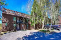 Park View Paradise 3 Bedroom Condo by RedAwning