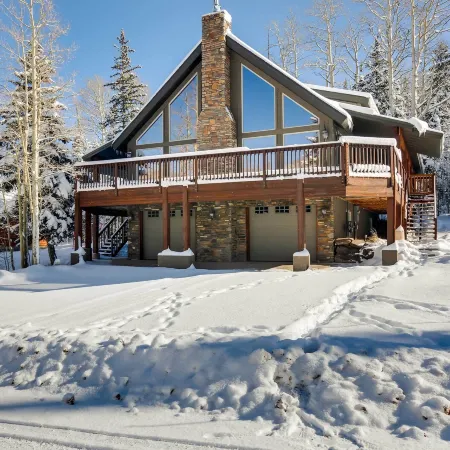 Group Ski Getaway Near the Base of Chairlift 8!