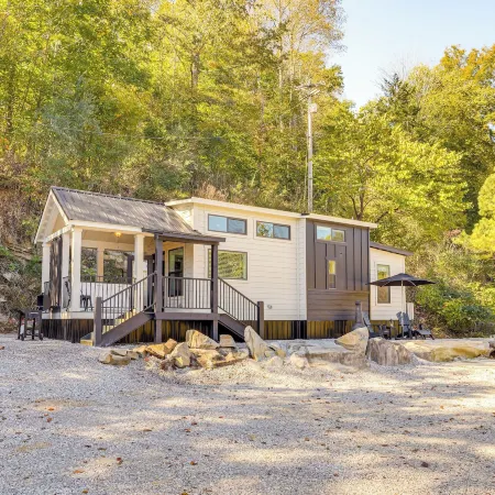 Deck, Grill and Fishing Pond Modern Cookeville Gem