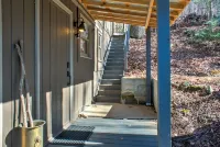 Large Mountain Views Hiking 25Mins to DT A-Ville  Nature Emersion Deck