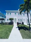 Large Stunning Townhome in Beautiful Bahamas - 2 Mins to the Beach!