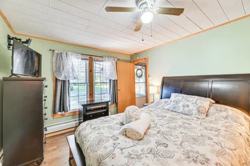 Cottage on Lamoka Lake w/ Deck, Grill & 3 Kayaks - Homestays