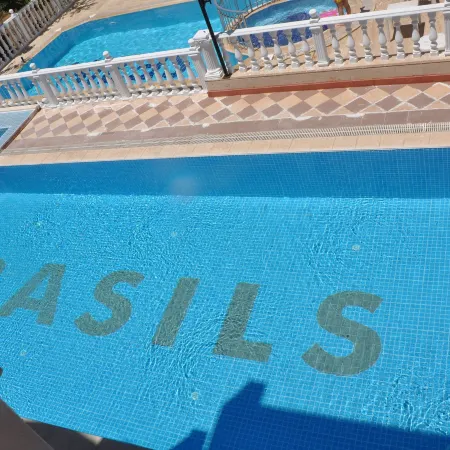 Basil's Apart Hotel