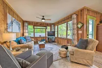 Northern Nights Beachfront Cottage in Kalkaska Hotels in Kalkaska County