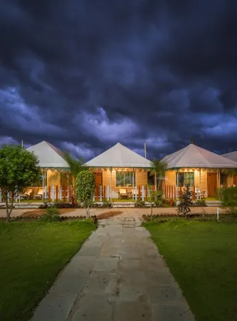 The Rawla Tent Resort & Spa Отели рядом с достопримечательностью «Стейтью Оф Юнити»