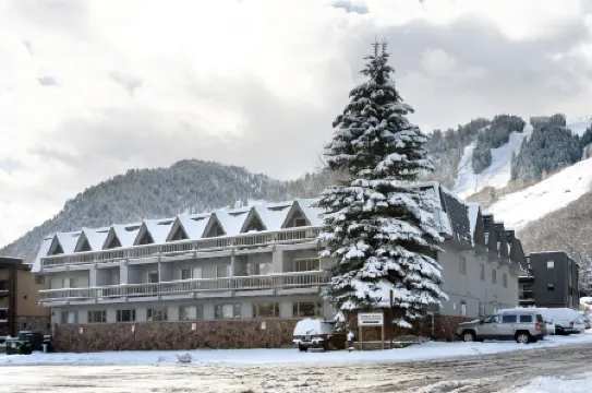 Timber Ridge Unit 2e 1 Bedroom Condo by RedAwning