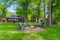 Lakeside Retreat with Canoe and Fire Pit - Inviting Tranquil Haven