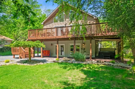 Game Room and Hot Tub - Stunning Mountain Escape