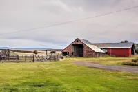 Farmhouse in Country Setting Near Gravity Hill - parking