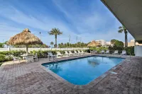 Coastal Condo w/ Balcony: Walk to Madeira Beach! - parking