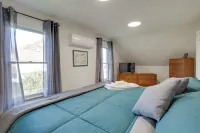 Cozy Historic Wakefield Home Close to Beaches - Pet friendly