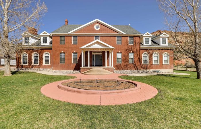 Spacious Hildale House w/ Large Deck!