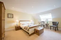 The Lodge at Broadway Hotels in Broadway