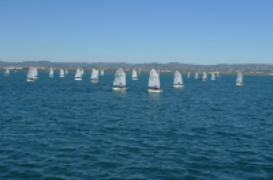 Central, one-bedroom duplex near the sea. Free Wi-Fi