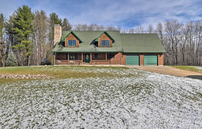 Family-Friendly Gresham Getaway w/ Game Room!