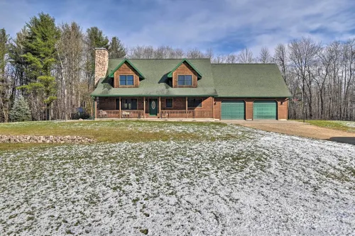 Family-Friendly Gresham Getaway w/ Game Room! - parking